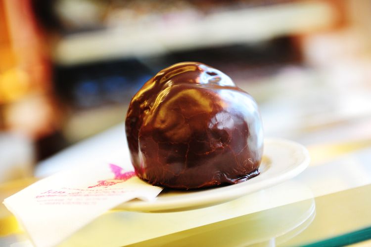 Een foto van een Bossche bol.