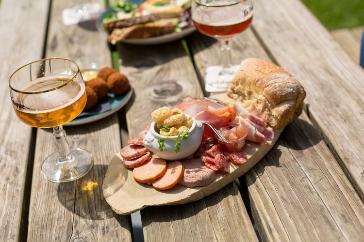 Abdij de Koningshoeven La Trappe borrelplank
