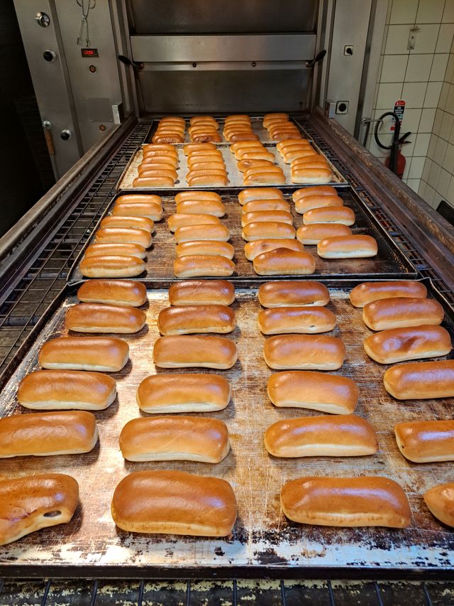 worstenbroodje eten