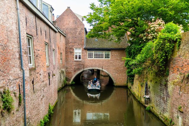 Varen over de Binnendieze in 's-Hertogenbosch