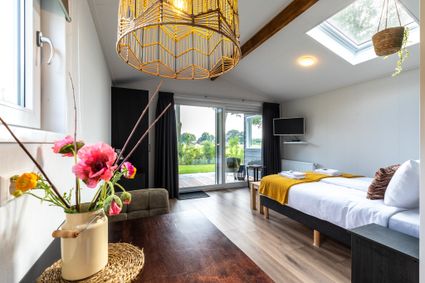 Kaal te boeken op basis van logies, maar ook met ontbijt en evt. diners vanuit het restaurant. Deze kamer heeft een keuken, ideaal voor o.a. langere periodes.